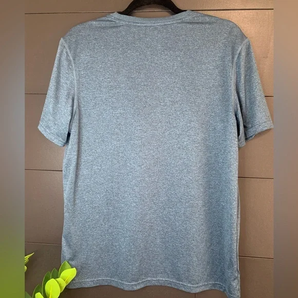 TEK GEAR dry tek shirt. Mens M. Short sleeve. Summer. Activewear. Casual. - Picture 3 of 5